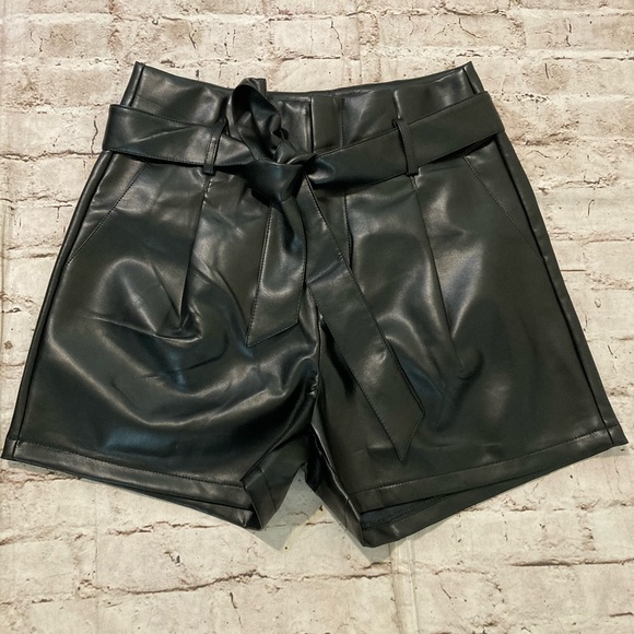 NWT ,fashion original design black faux leather shorts high waisted size … - Picture 5 of 16